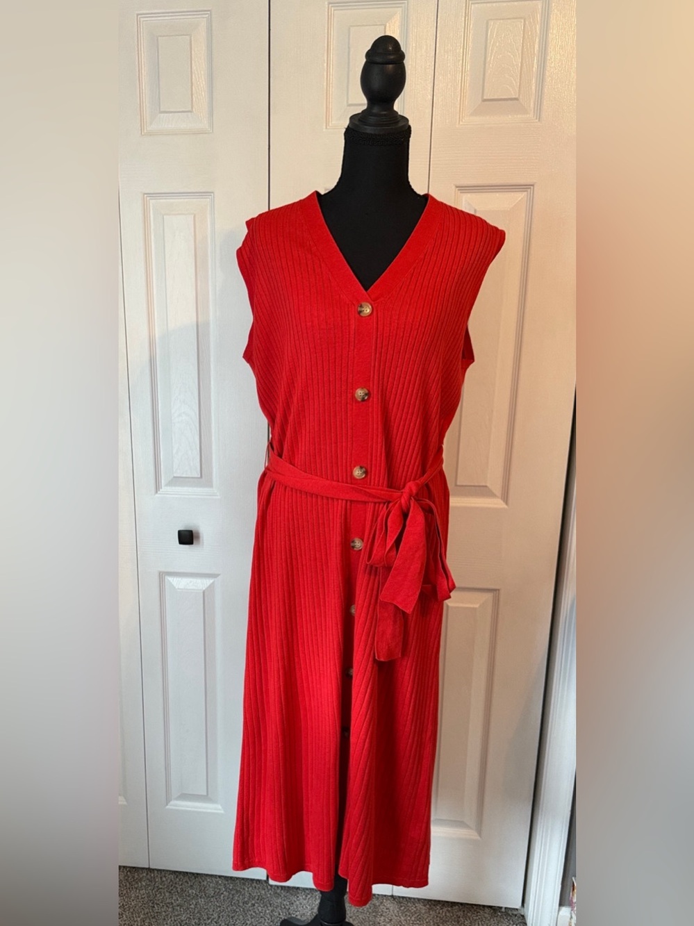 Sleeveless Red Button-Front Midi Dress with Tie Waist